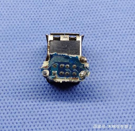 高效连接，一拖二USB HUB——你的桌面整理利器